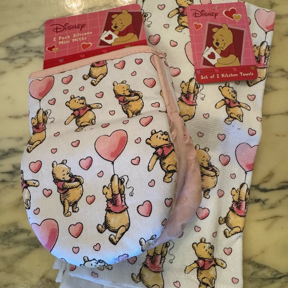 Disney Winnie the Pooh Pink and White Kitchen Linens Set